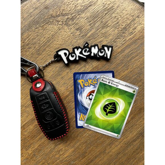 Pokémon-Inspired Keychain | Black & White | 3D Printed Collectible - Picture 1 of 2